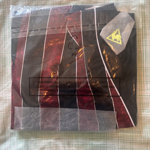 Manchester City Away Jersey NWT with Thomas Cook sponsorship - Picture 6 of 6